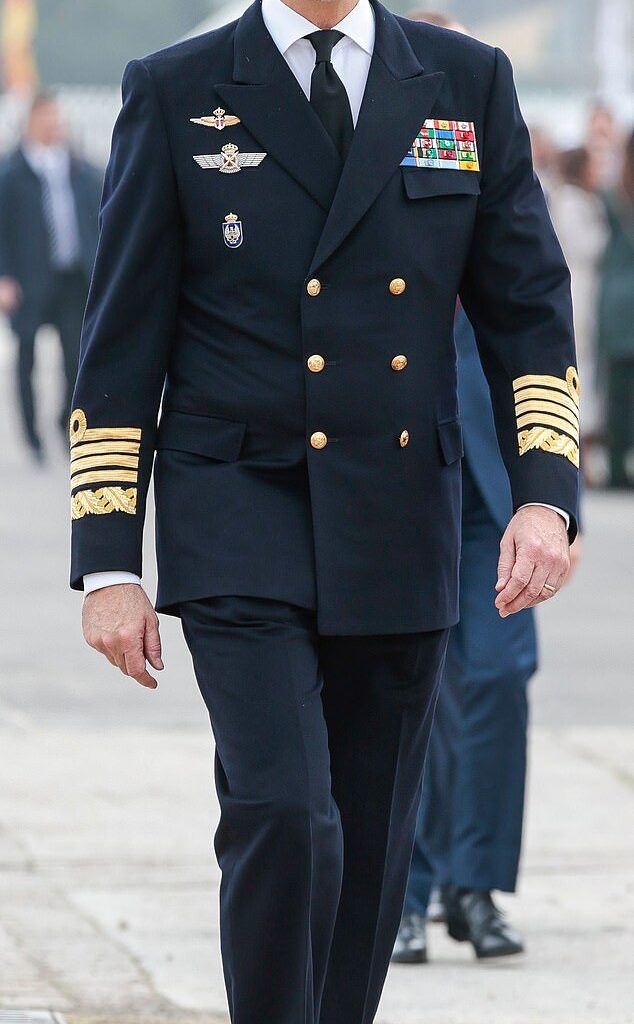 The tallest monarch in the world is King Felipe VI of Spain who stands at 6ft 5' tall (1.97m), according to the Guinness World Records official site