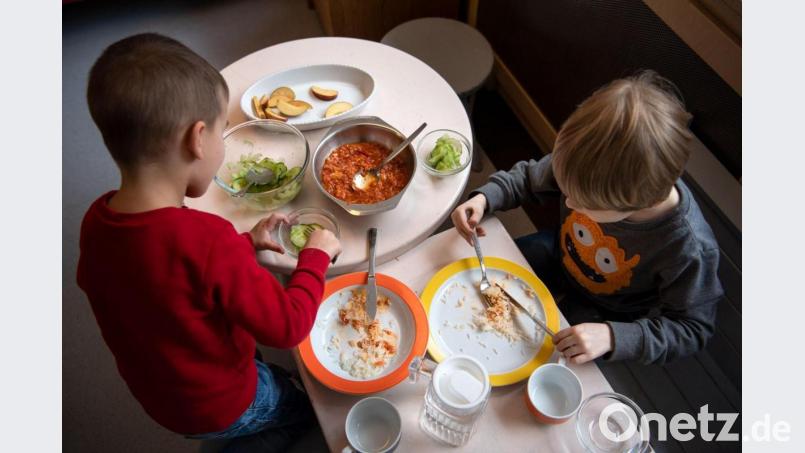 Im Zuge eines EU-Schulprogramms erhalten Kinder in Bayern im Alter von drei bis zehn Jahren, die Schulen oder Kindertagesstätten besuchen, kostenlos Obst, Gemüse, Milch und Milchprodukte. Symbolbild: Sina Schuldt/dpa