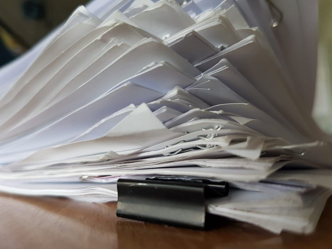 Latvian Radio unravels the problem of rampant red tape / Article