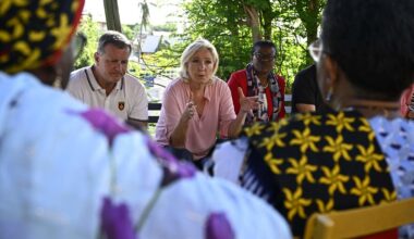 Mayotte : une barge transportant Marine Le Pen a eu un accident, quatre blessés légers