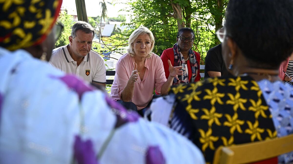 Mayotte : une barge transportant Marine Le Pen a eu un accident, quatre blessés légers