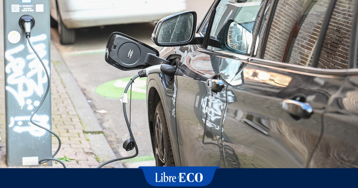 Gros changement à venir pour ceux qui roulent en voiture électrique à Bruxelles: "On veut s'attaquer aux voitures-ventouses"
