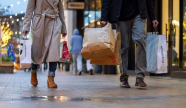 Shoppers at Broadway Plaza in Walnut Creek, Calif.