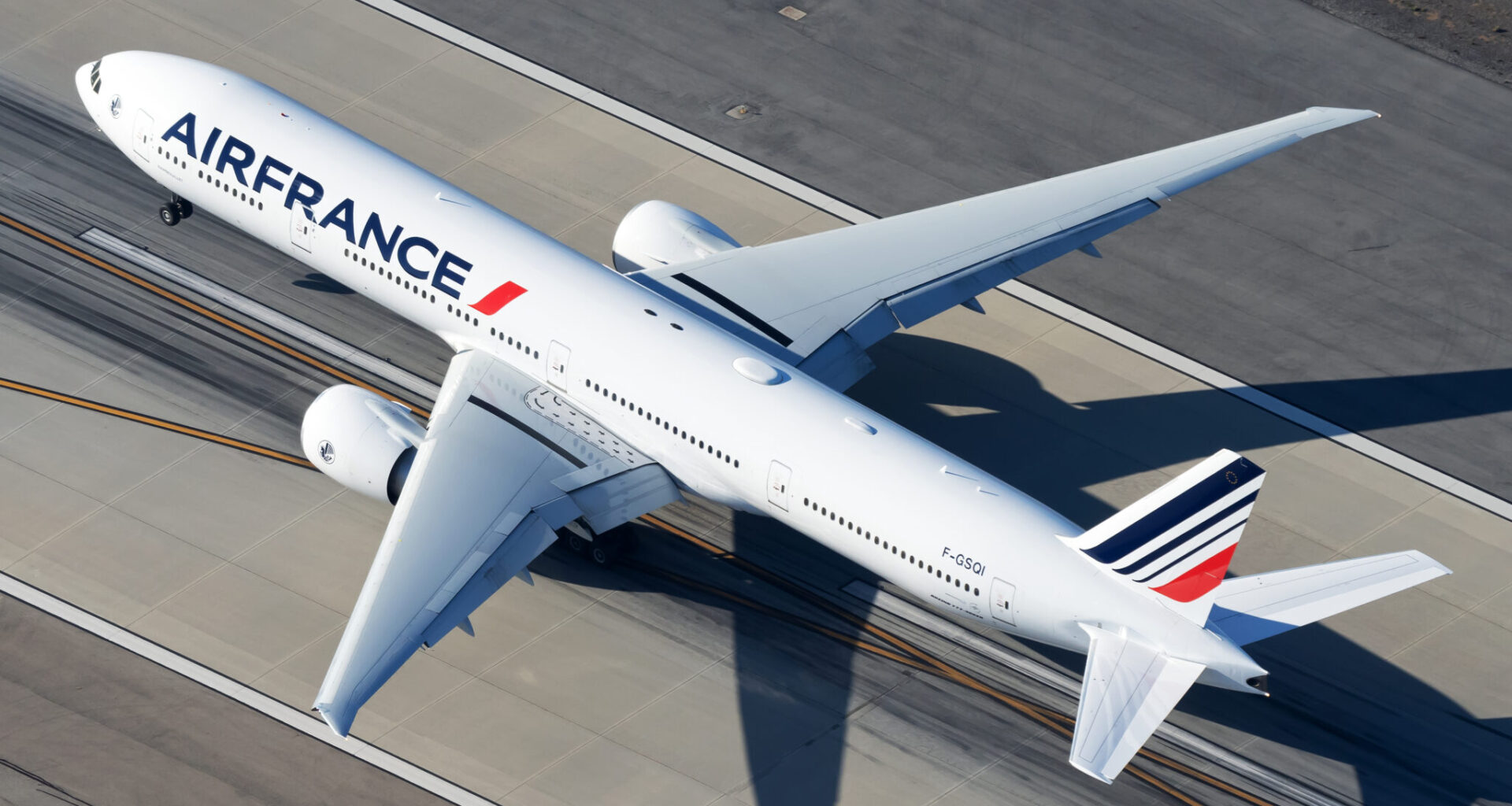 An Air France 777 on the runway.