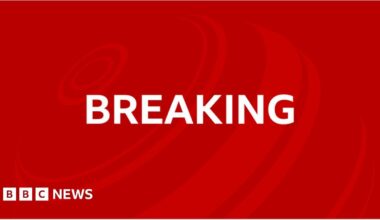 Cardiff: University confirms plans to cut 400 jobs