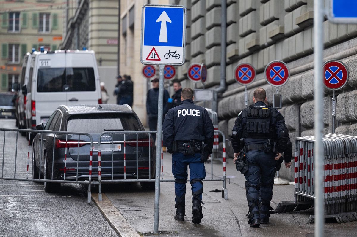 Polizisten vor dem Obergericht in Bern während einer Gerichtsverhandlung wegen eines Konflikts zwischen Hells Angels und Bandidos, Januar 2025.