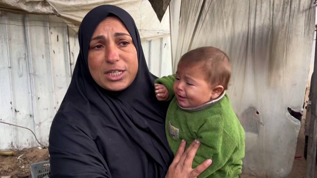 Click to play video: '“Just to live”: Displaced Gazans question what lies ahead of new year'