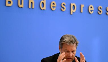 German Green chief warns conservatives not to strike migration deal with far right – POLITICO