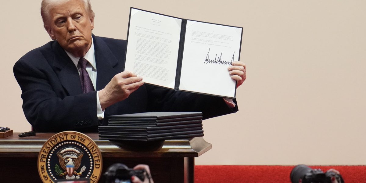 Trump executive order calls all federal employees back to the office 5 days a week - Fortune
