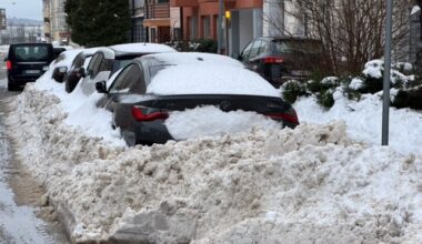 Snowfall breaks records, ice fears rise