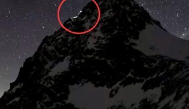 A webcam was recording during the night on Grossglockner. The headlamps of the climbing couple can be seen.