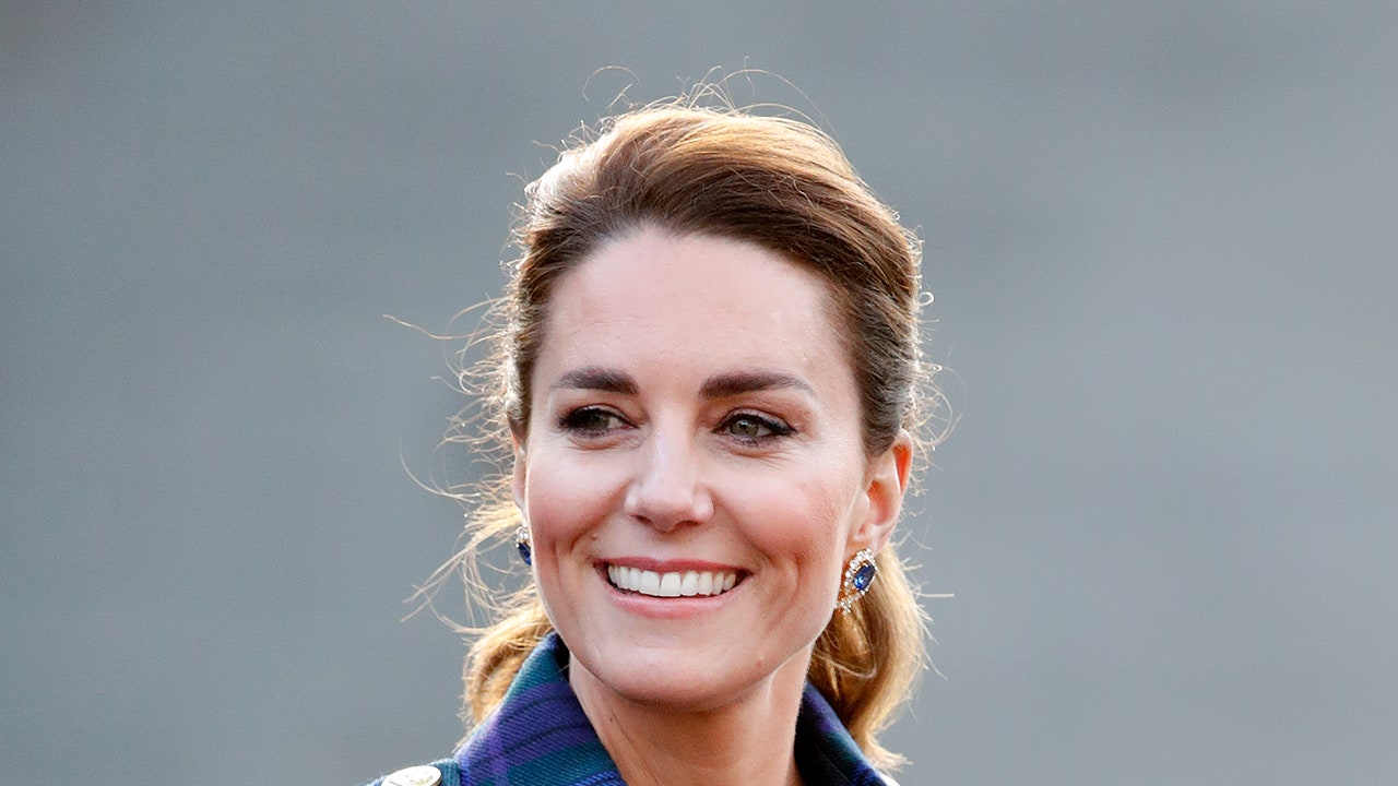 Kate Middleton dresses down as she pops to the shops in Notting Hill