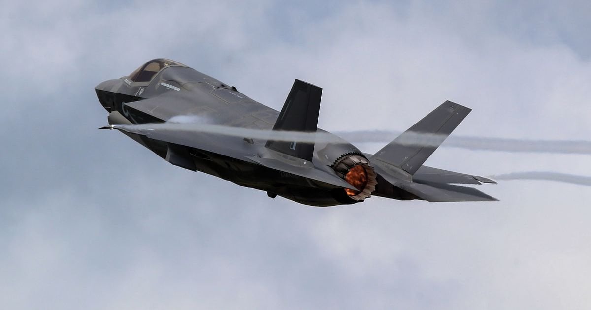 US fighter jet issues major emergency in mid-air over UK before disappearing from FlightRadar24