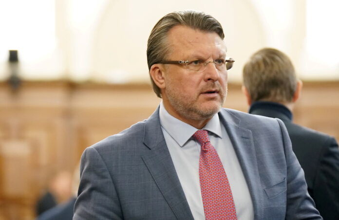 Leader of Latvia in First Place suggests replacing PM and Minister of Transport due to airBaltic crisis