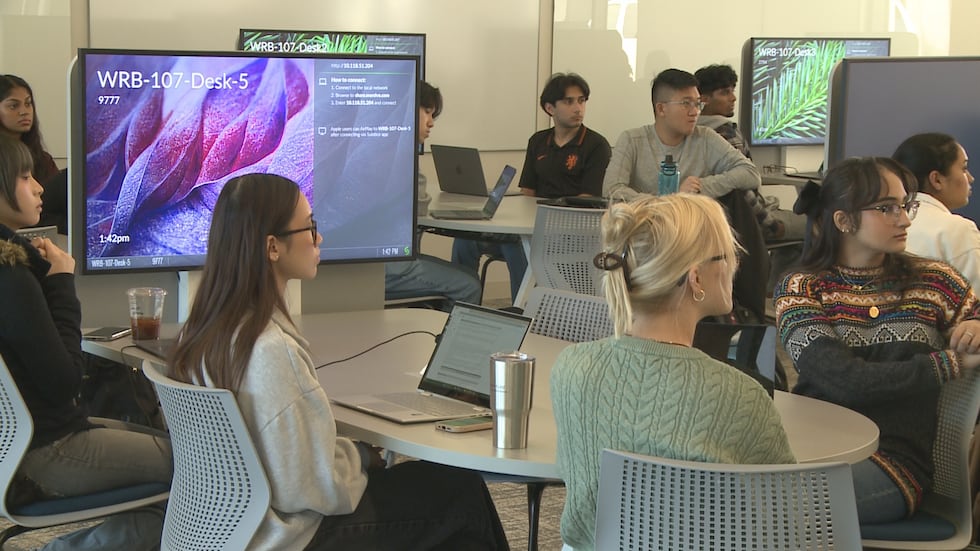 Wayne Roberts Building at Mays School of Business opens and highlights interactive learning