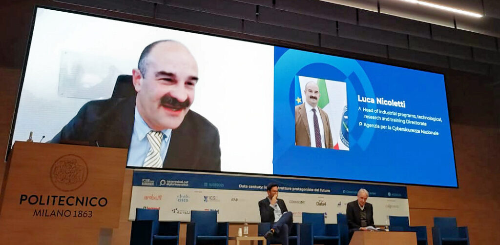 Luca Nicoletti durante la conferenza stampa dell'Osservatorio Data Center