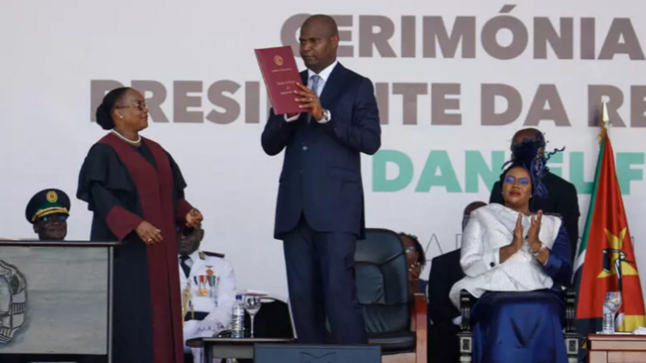 Mozambique: Daniel Chapo président / La Russie pilonne l'Ukraine / Mayotte sinistrée...