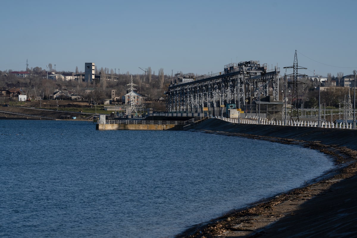 Moldovan PM accuses Moscow of manufacturing a humanitarian crisis by cutting off oil and gas to its Transnistria region