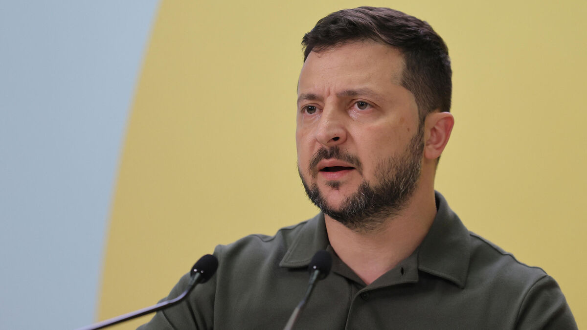 Ukraine : Zelensky veut se battre en 2025 sur le « champ de bataille » et à la « table des négociations »
