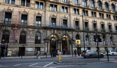 Holidaymaker 'booted out into cold' by hotel 'because she couldn't pay Manchester's £1.20 tourist tax'