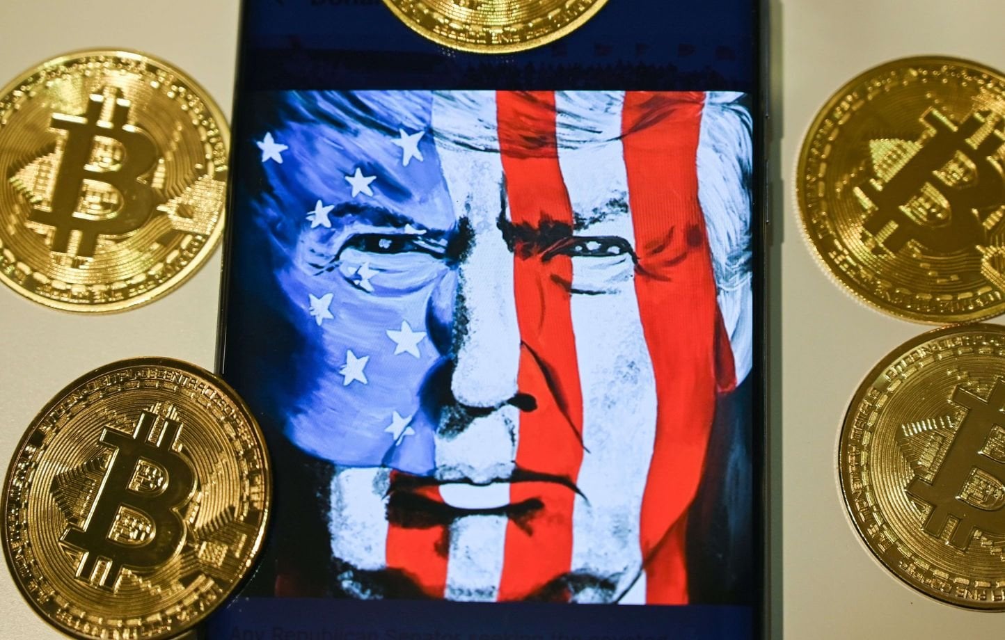 Donald Trump : « Du shit coin », « une caricature »… Pourquoi il faut se méfier de la cryptomonnaie du président américain
