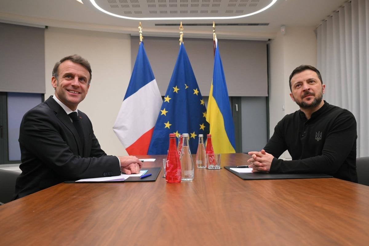Guerre en Ukraine : Zelensky dit avoir discuté avec Macron du “déploiement de contingents” étrangers