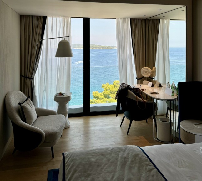 A bedroom at the Grand Hotel Brioni, with a seaview