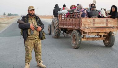Syrian rebels seize Hama, advance on Homs in ongoing civil war