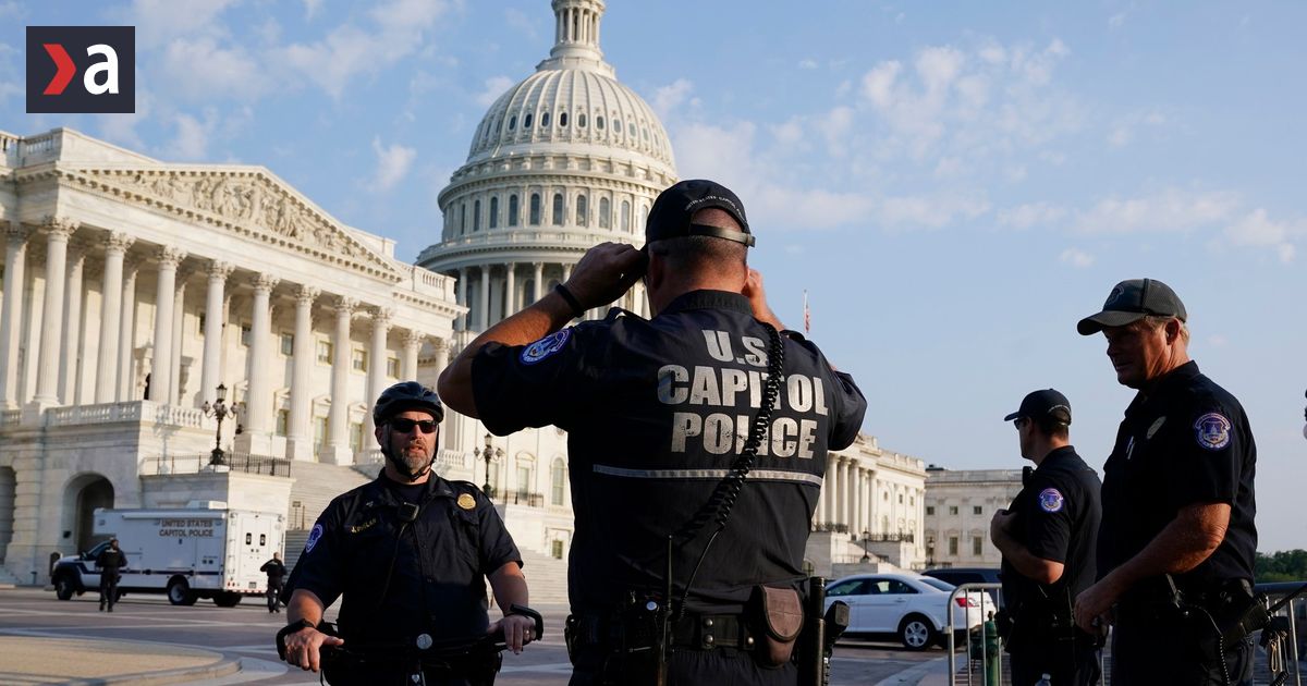 Polícia zastrelila výtržníka z Kapitolu, ktorého Trump omilostil