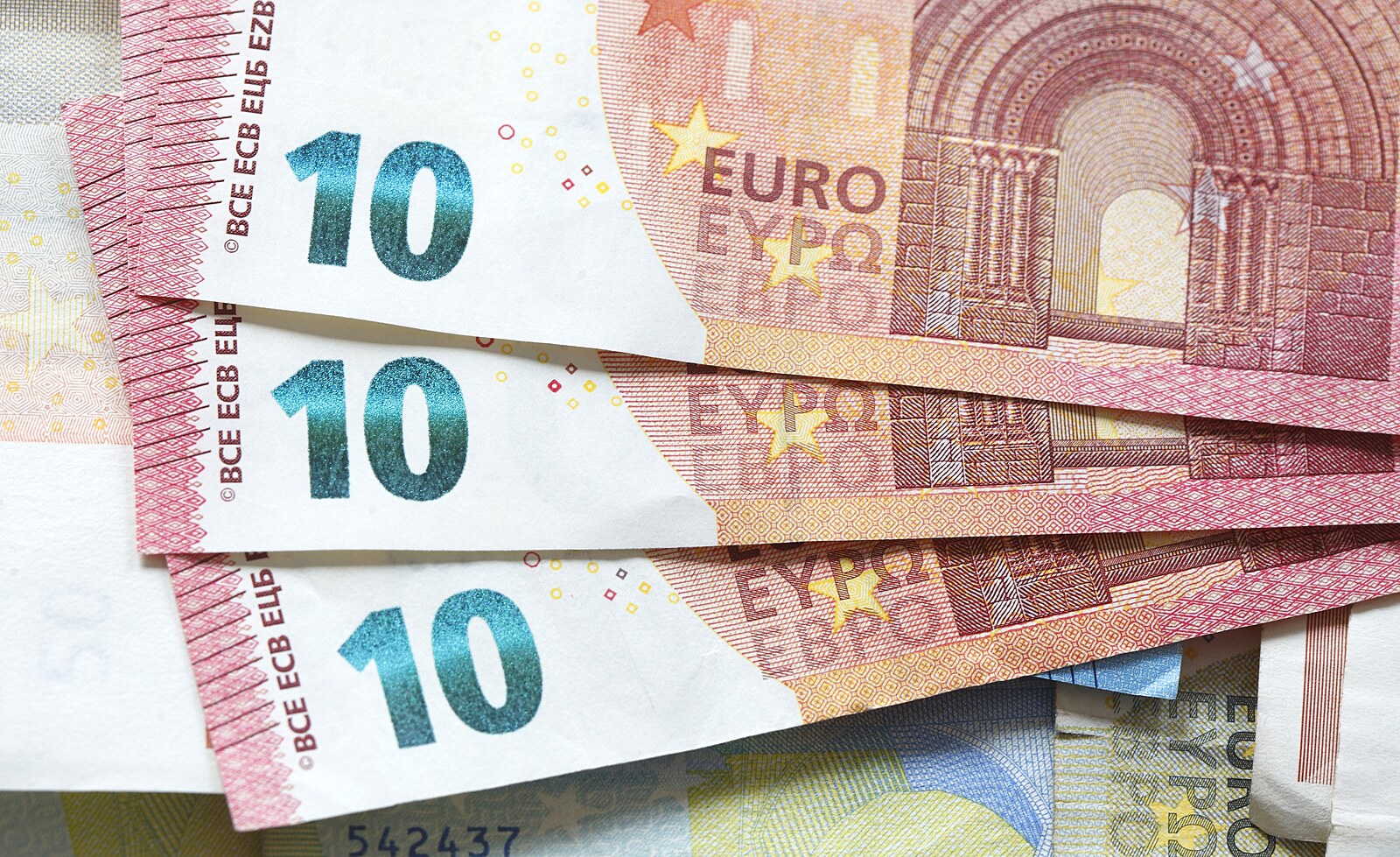 Čisté a hrubé příjmy v Evropě. Překvapily mimo jiné Kypr, Česko i Slovensko