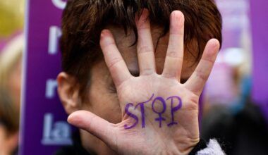 Des femmes plus « féministes » et des hommes plus « masculinistes » : le HCE relève une « polarisation » croissante, notamment chez les jeunes