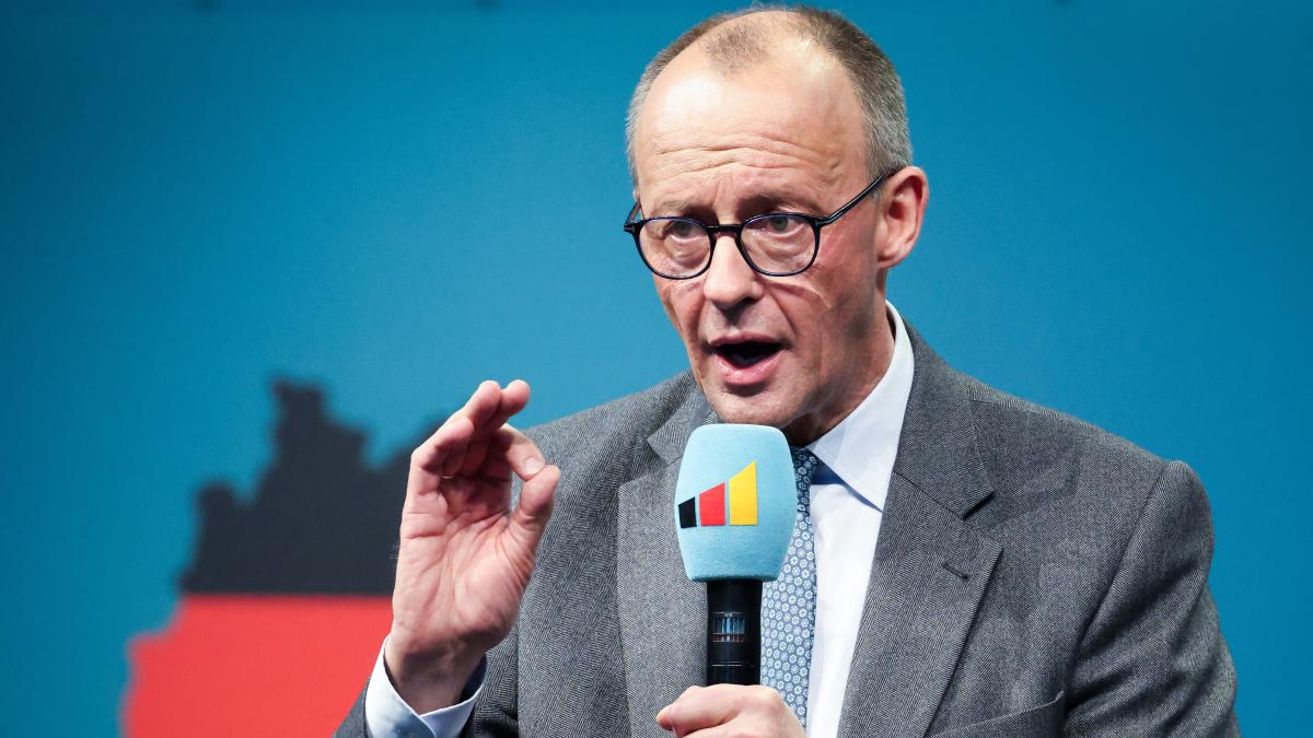 Bundestagswahlkampf : „Das werden wir nicht schaffen“ – In Flensburg äußert Merz die Antithese zu Merkel