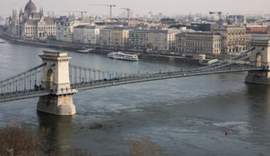 Hungary Starts 2025 Eurobond Campaign, Unfazed by Weak Forint