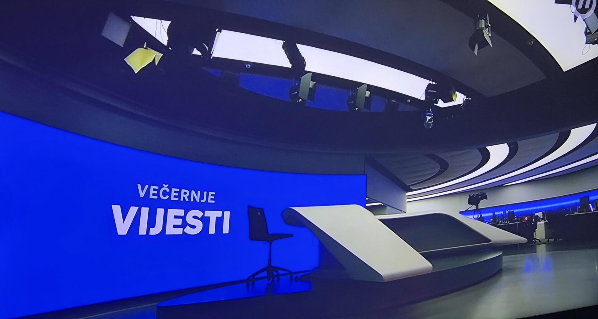 Nova Tv zadnjih 10 min. Netko je stisnuo dugmić i otisao doma 😂