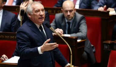 French economy shrinks as political crisis eclipses Olympic boost