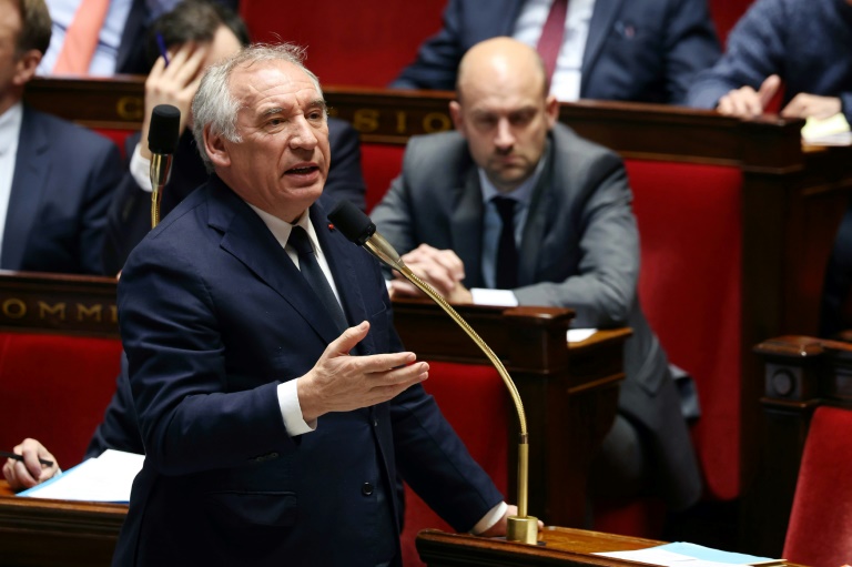 French economy shrinks as political crisis eclipses Olympic boost