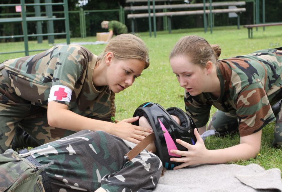 <em>Young Riflemen conduct medical training (Lithuanian Ministry of National Defence)</em>
