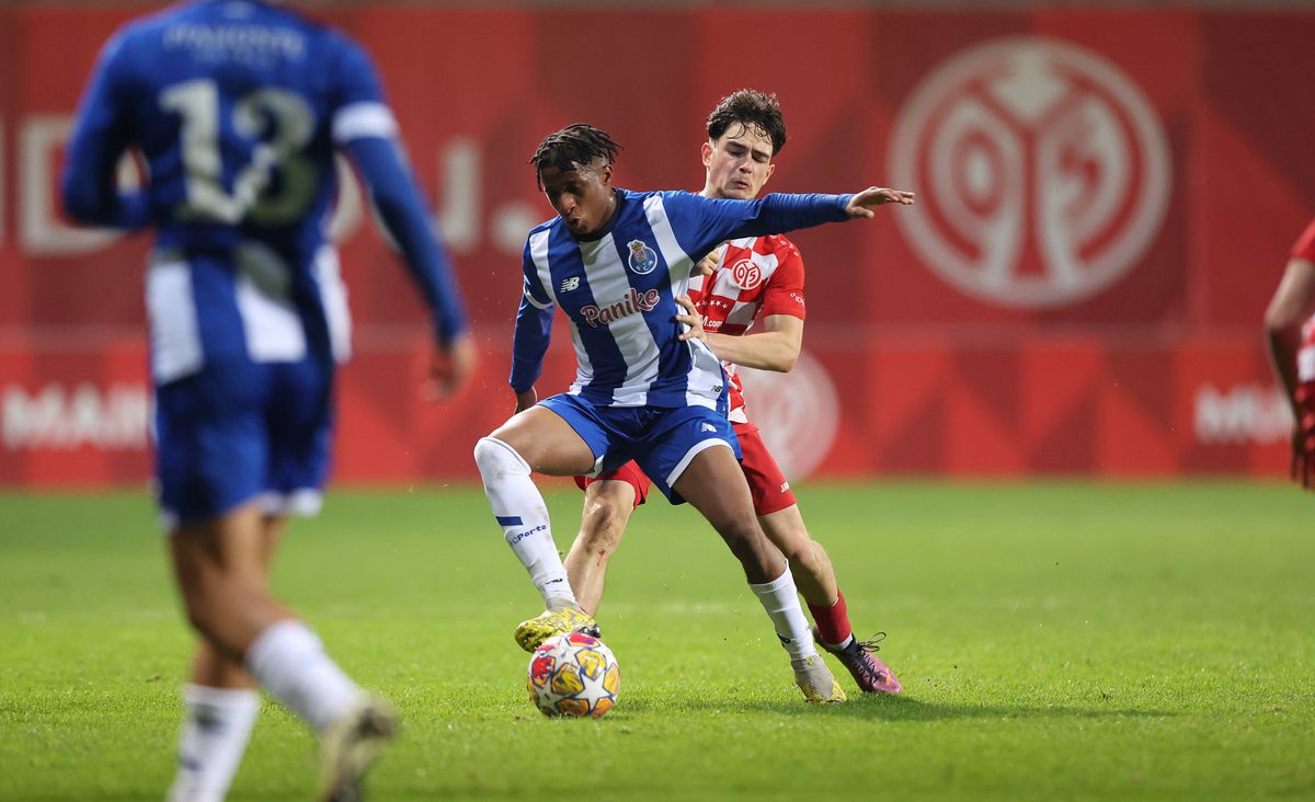 FC Porto: FIFA explica razões para a não inscrição de Cardoso Varela
