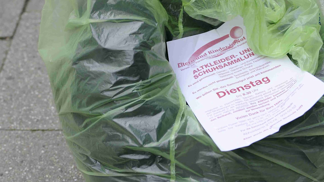 Ausnahme von EU-Abfallrichtlinie: Alte Klamotten im Restmüll erlaubt | Leben & Wissen