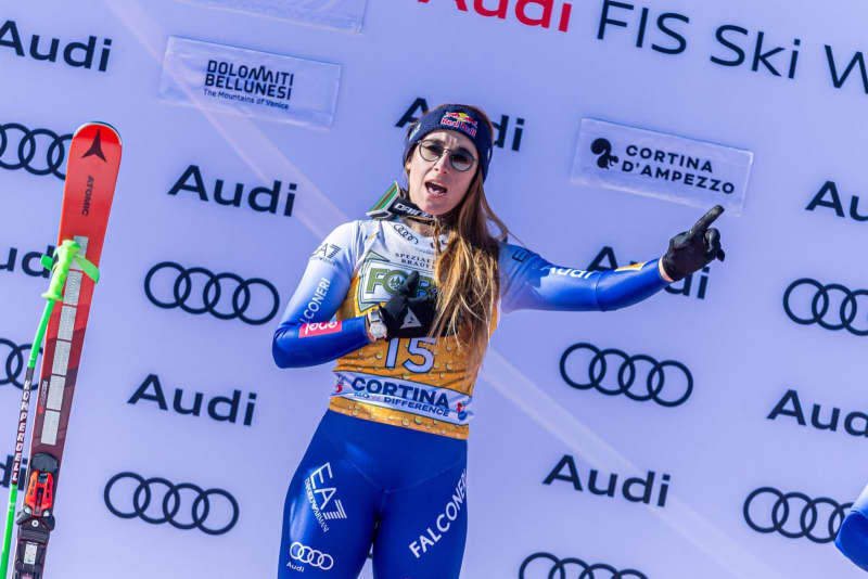 Italy's first placed Sofia Goggia celebrates on the podium after winning the Women's downhill of the AUDI FIS Alpine Skiing World Cup in Cortina D'ampezzo. Tommaso Berardi/Ipa Sport / Ipa/LiveMedia/IPA/dpa