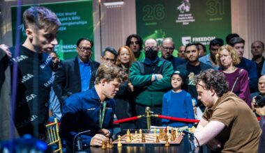 Magnus Carlsen slo Hans Niemann i dramatisk i kvartfinale i lynsjakk-VM