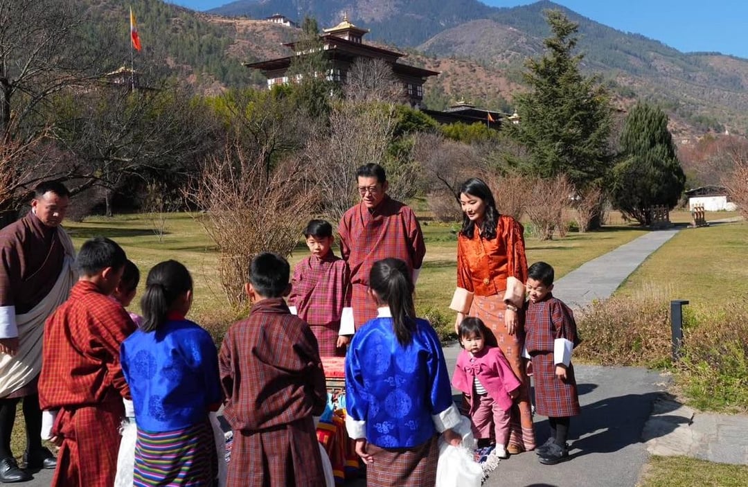 Bhutan’s Royal Family Welcomes a Group of Children to Lingkana Palace