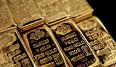 Gold Declines as Traders Await Key US Economic Data