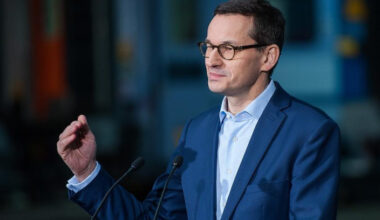 Mateusz Morawiecki zrzekł się immunitetu. Za wybory kopertowe grozi mu więzienie - Aktualności