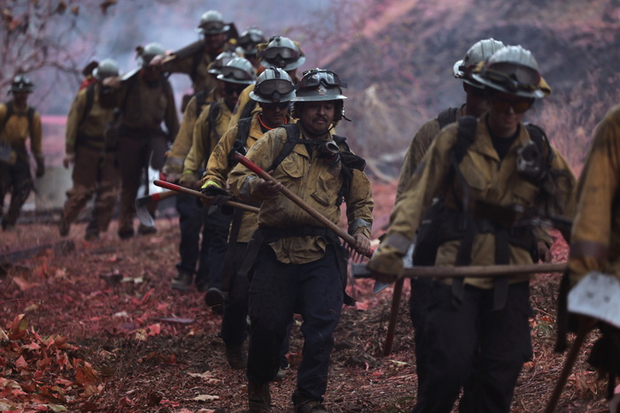 Los Angeles nella morsa del fuoco, il vento si rafforza - Notizie