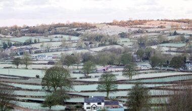 Maps show UK snow and ice warnings this weekend as temperatures drop to -8C