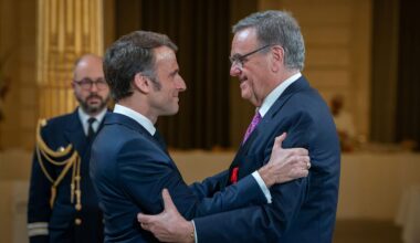 Rust: Macron macht Europa-Park-Chef zum Ehrenlegionär Frankreichs | Regional