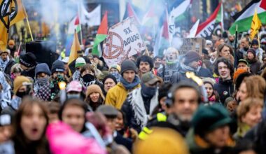 Verwarrende cocktail van betogingen: Amsterdam demonstreert tegen veel, maar vooral tegen Israël - Telegraaf.nl