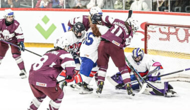 Latvijas U18 sieviešu izlase izšķirošajā cīņā divreiz izlaiž vadību un netiek augstāk – Hokejs – Sportacentrs.com
