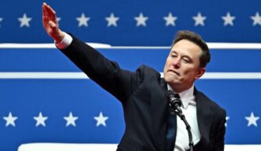 Musk provoceert met een “Hitlergroet” tijdens speech